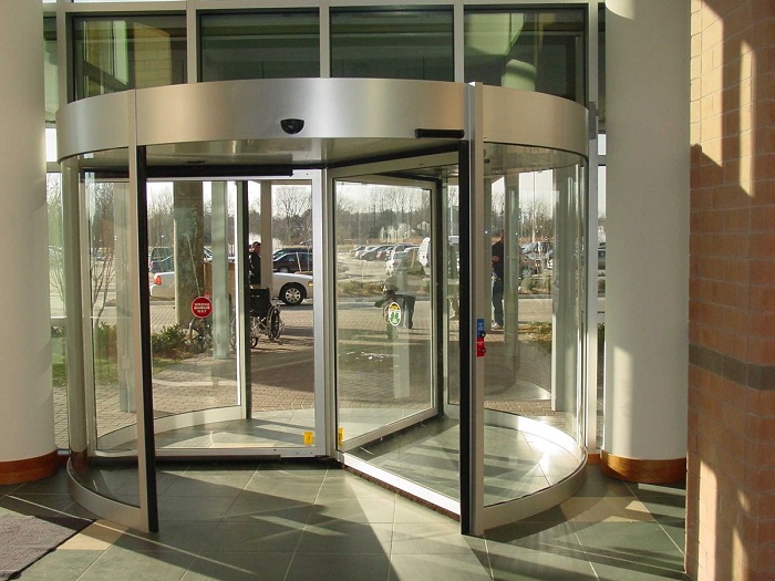 Роторные двери для крупных офисных объектов