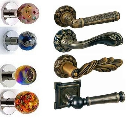 Ручки-защёлки изготавливаются из разных материалов, что подойдёт к дверному полотну как из дерева и металла, так и из стекла и ПВХ