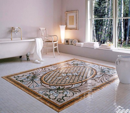 Напольная мозаика в интерьере ванной частного дома
