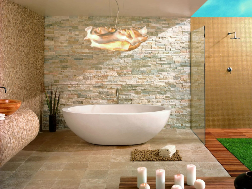 С помощью сочетания разных фактур камня можно создать очень гармоничный интерьер в ванной