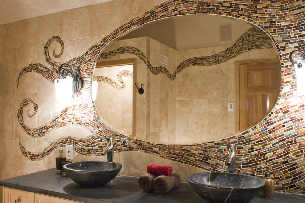 Узор из смальтовой мозаики в ванной