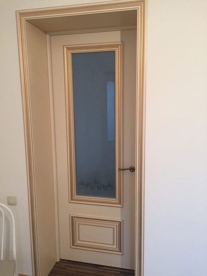 Dveře s původním kováním