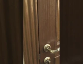 Межкомнатная дверь Элит Шпон
 Межкомнатная дверь Элит Шпон